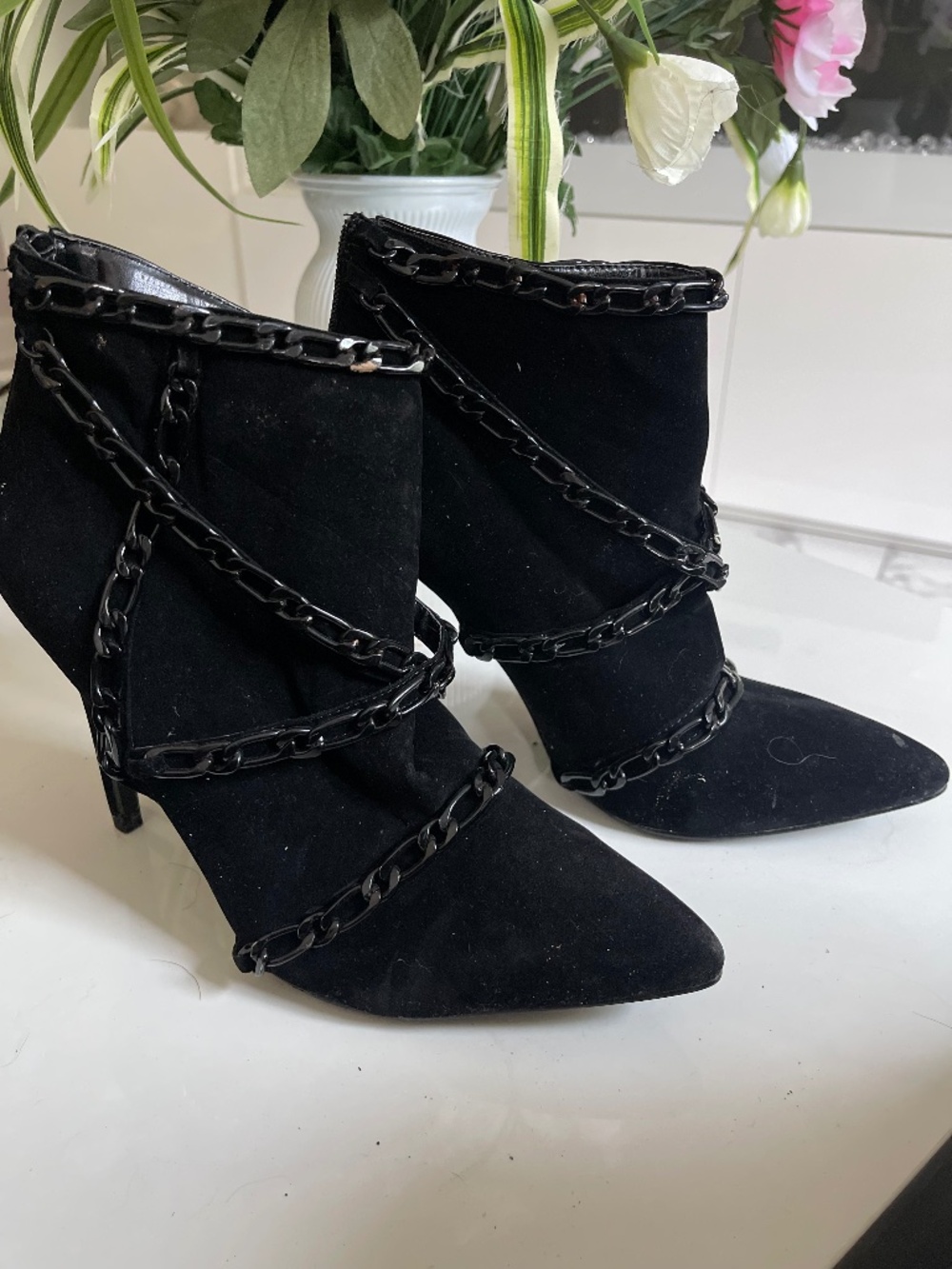 Scene weaver black chain pointy booties